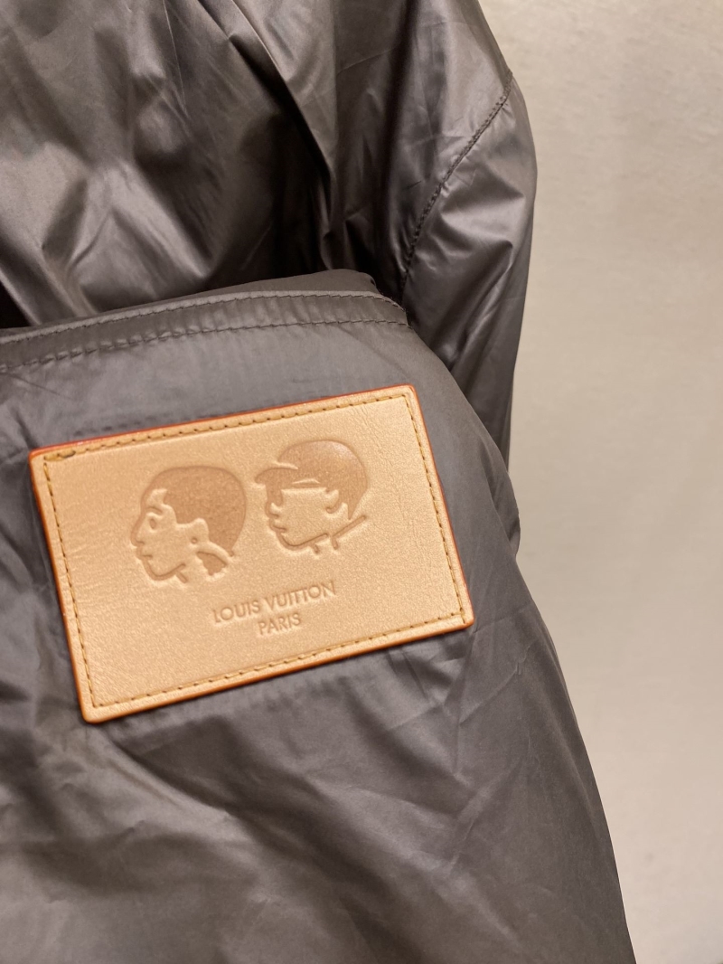 l0vis Vvtt0n outwear